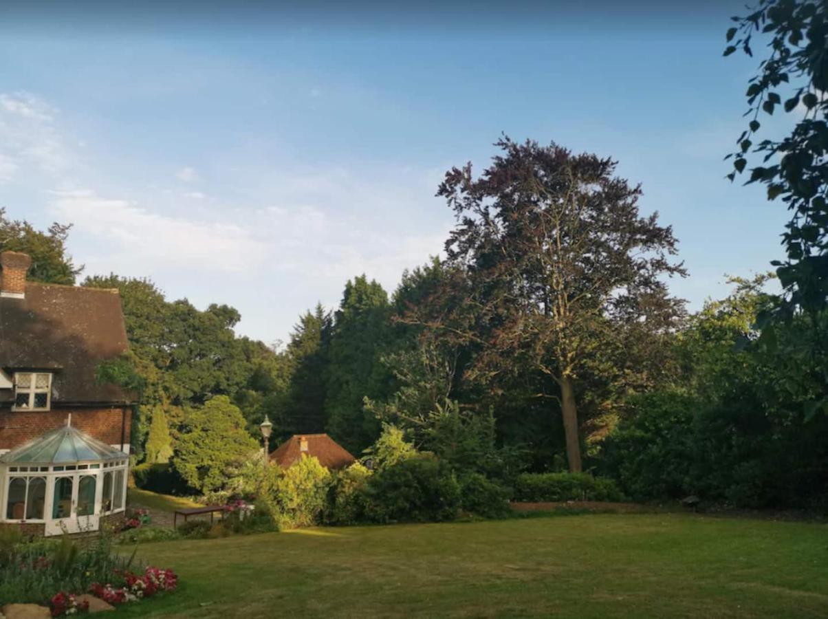 Peaceful Retreat Hideaway Surrey Lejlighed Esher Eksteriør billede